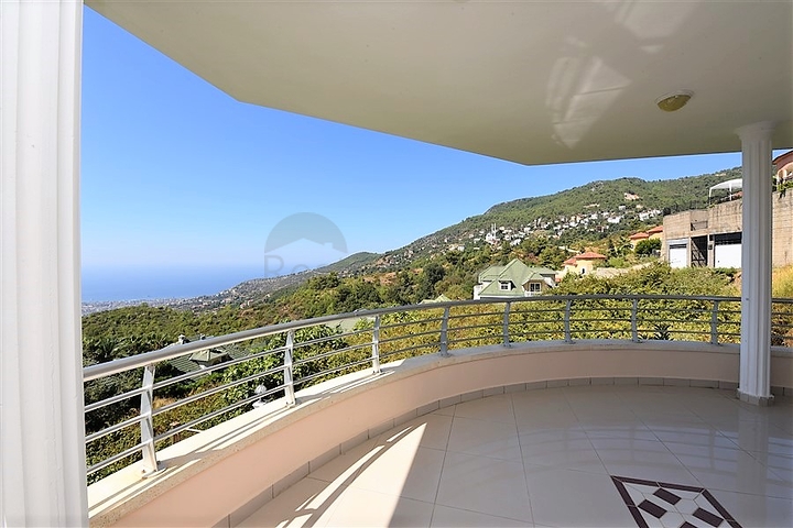 دوبلكس في منطقة مرتفعة باطلالة بحر مباشرة / مركز الانيا 