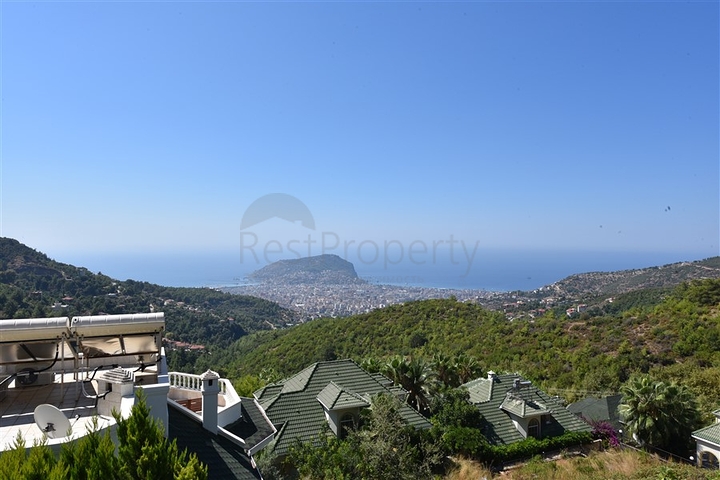 دوبلكس في منطقة مرتفعة باطلالة بحر مباشرة / مركز الانيا 