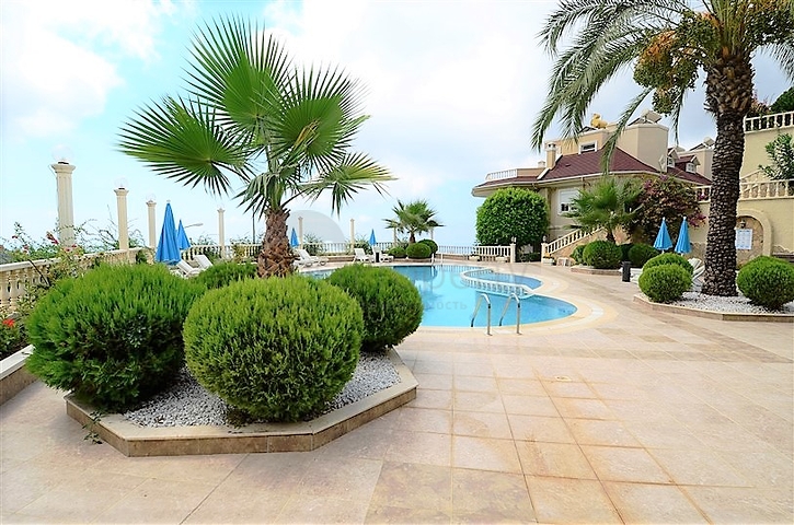 دوبلكس في منطقة مرتفعة باطلالة بحر مباشرة / مركز الانيا 