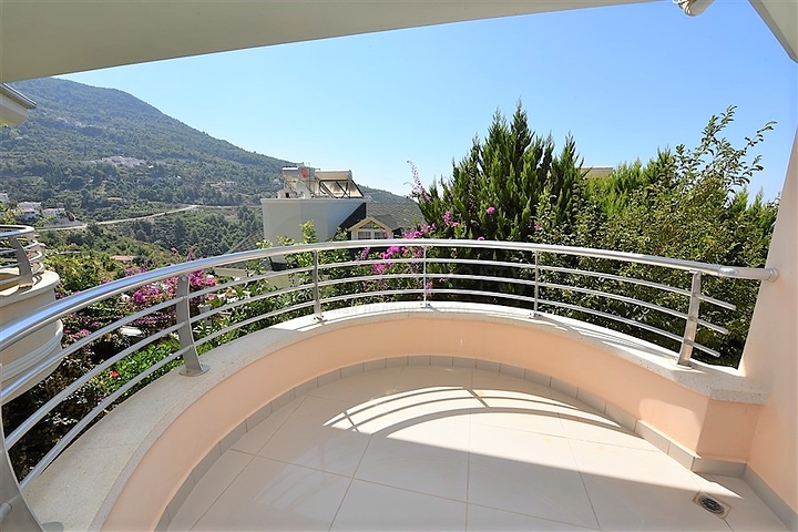 دوبلكس في منطقة مرتفعة باطلالة بحر مباشرة / مركز الانيا 