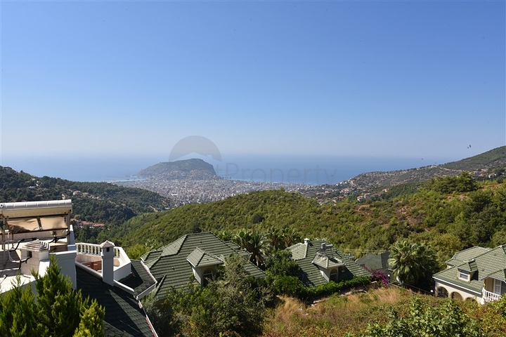 دوبلكس في منطقة مرتفعة باطلالة بحر مباشرة / مركز الانيا 