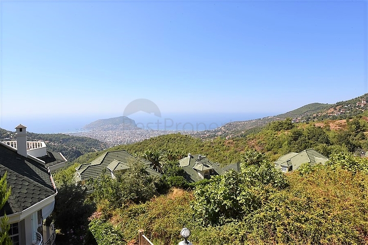 دوبلكس في منطقة مرتفعة باطلالة بحر مباشرة / مركز الانيا 