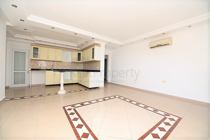 دوبلكس في منطقة مرتفعة باطلالة بحر مباشرة / مركز الانيا 