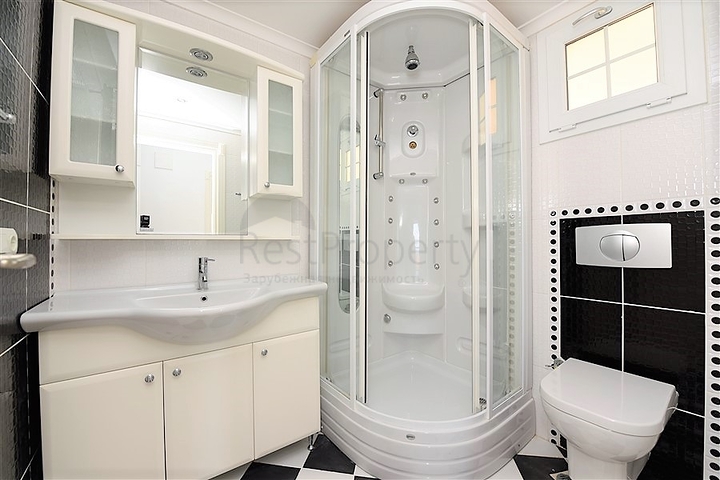 دوبلكس في منطقة مرتفعة باطلالة بحر مباشرة / مركز الانيا 