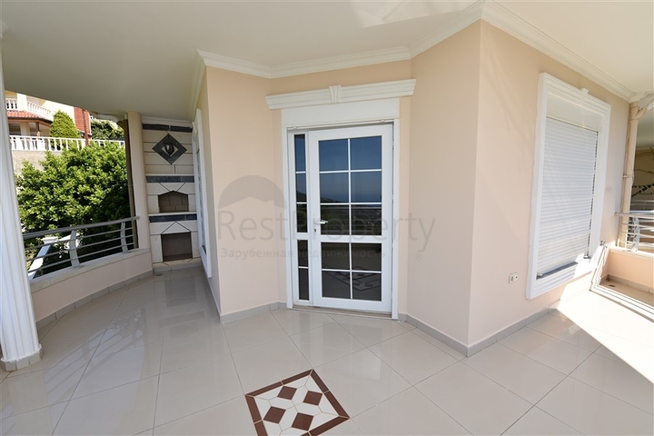 دوبلكس في منطقة مرتفعة باطلالة بحر مباشرة / مركز الانيا 