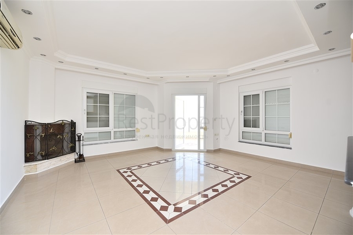 دوبلكس في منطقة مرتفعة باطلالة بحر مباشرة / مركز الانيا 