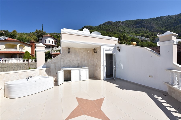 دوبلكس في منطقة مرتفعة باطلالة بحر مباشرة / مركز الانيا 