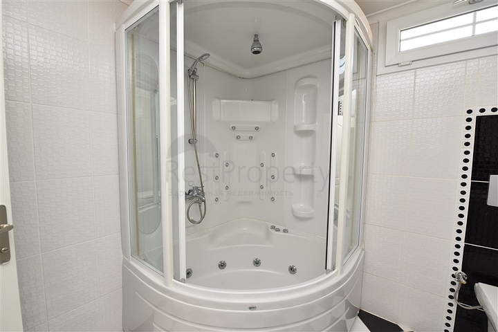 دوبلكس في منطقة مرتفعة باطلالة بحر مباشرة / مركز الانيا 