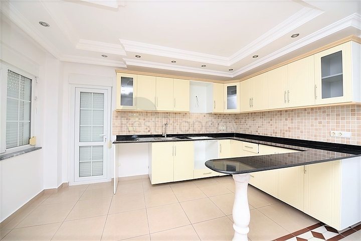 دوبلكس في منطقة مرتفعة باطلالة بحر مباشرة / مركز الانيا 