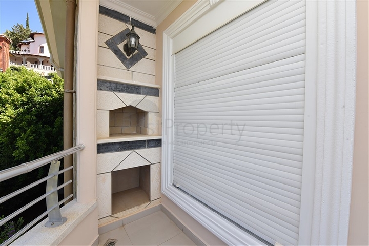 دوبلكس في منطقة مرتفعة باطلالة بحر مباشرة / مركز الانيا 