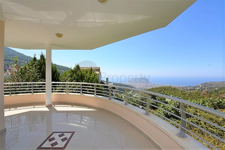 دوبلكس في منطقة مرتفعة باطلالة بحر مباشرة / مركز الانيا 