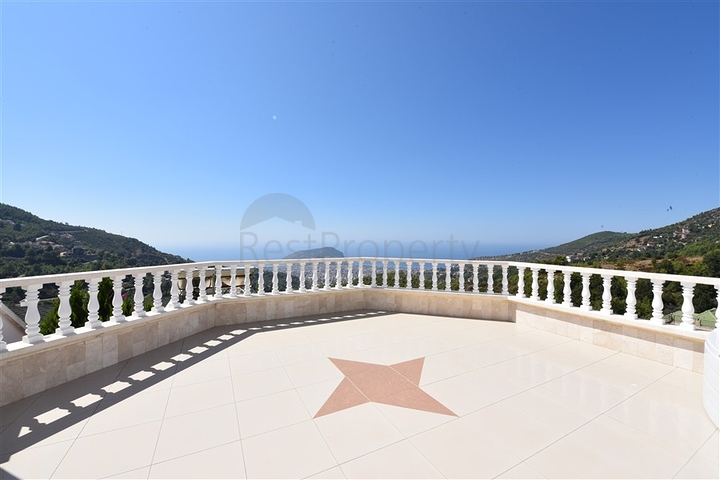 دوبلكس في منطقة مرتفعة باطلالة بحر مباشرة / مركز الانيا 