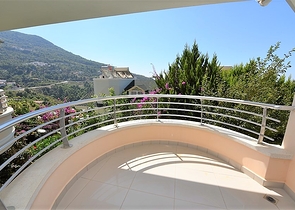 دوبلكس في منطقة مرتفعة باطلالة بحر مباشرة / مركز الانيا 