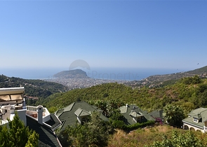 دوبلكس في منطقة مرتفعة باطلالة بحر مباشرة / مركز الانيا 