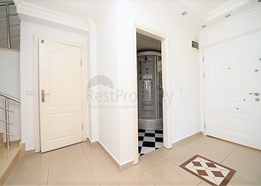 دوبلكس في منطقة مرتفعة باطلالة بحر مباشرة / مركز الانيا 