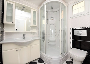 دوبلكس في منطقة مرتفعة باطلالة بحر مباشرة / مركز الانيا 