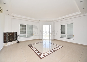 دوبلكس في منطقة مرتفعة باطلالة بحر مباشرة / مركز الانيا 