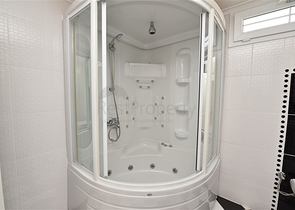 دوبلكس في منطقة مرتفعة باطلالة بحر مباشرة / مركز الانيا 