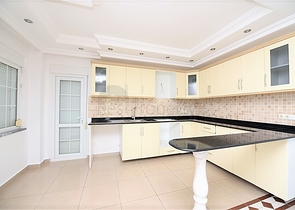 دوبلكس في منطقة مرتفعة باطلالة بحر مباشرة / مركز الانيا 