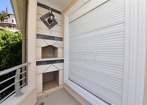 دوبلكس في منطقة مرتفعة باطلالة بحر مباشرة / مركز الانيا 