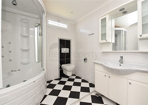 دوبلكس في منطقة مرتفعة باطلالة بحر مباشرة / مركز الانيا 