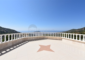 دوبلكس في منطقة مرتفعة باطلالة بحر مباشرة / مركز الانيا 