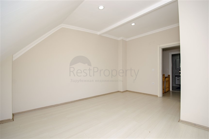 3+1 شقة في مجمع 600 م إلى البحر في منطقة لارا أنطاليا