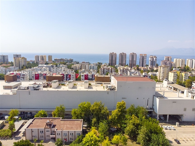 3+1 شقة في مجمع 600 م إلى البحر في منطقة لارا أنطاليا