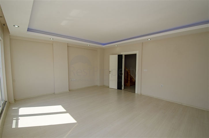 3+1 شقة في مجمع 600 م إلى البحر في منطقة لارا أنطاليا