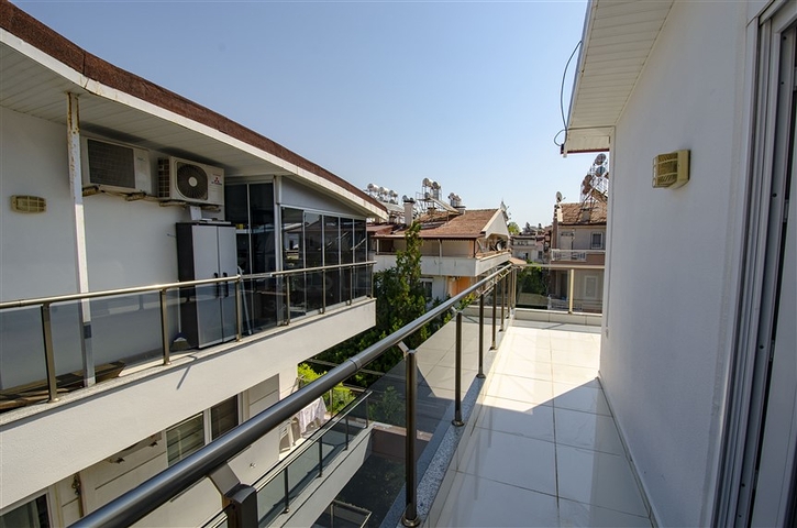 3+1 شقة في مجمع 600 م إلى البحر في منطقة لارا أنطاليا