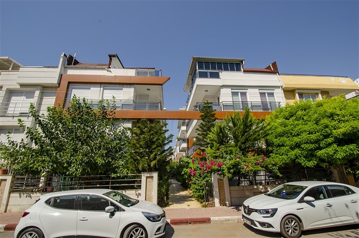 3+1 شقة في مجمع 600 م إلى البحر في منطقة لارا أنطاليا