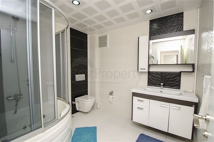 3+1 شقة في مجمع 600 م إلى البحر في منطقة لارا أنطاليا