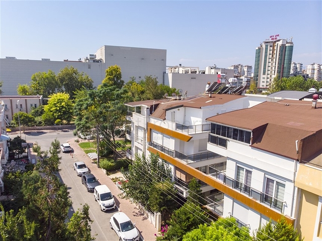 3+1 شقة في مجمع 600 م إلى البحر في منطقة لارا أنطاليا