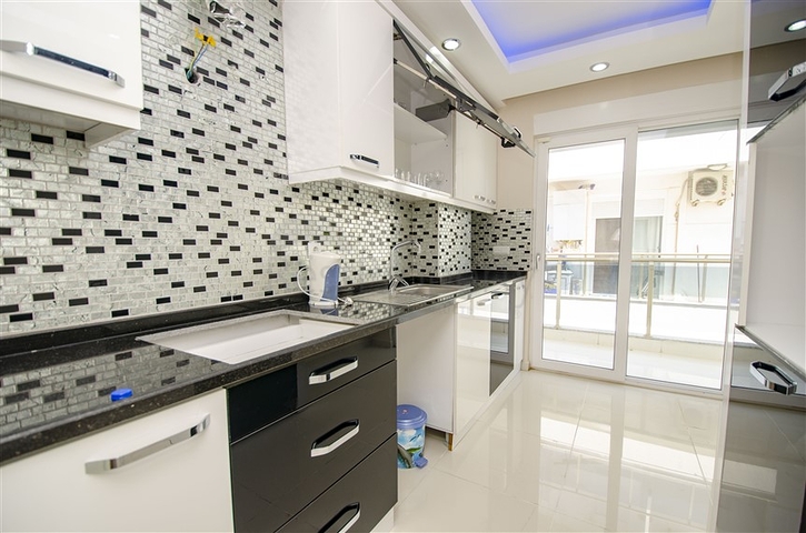 3+1 شقة في مجمع 600 م إلى البحر في منطقة لارا أنطاليا