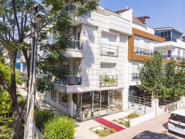 3+1 شقة في مجمع 600 م إلى البحر في منطقة لارا أنطاليا