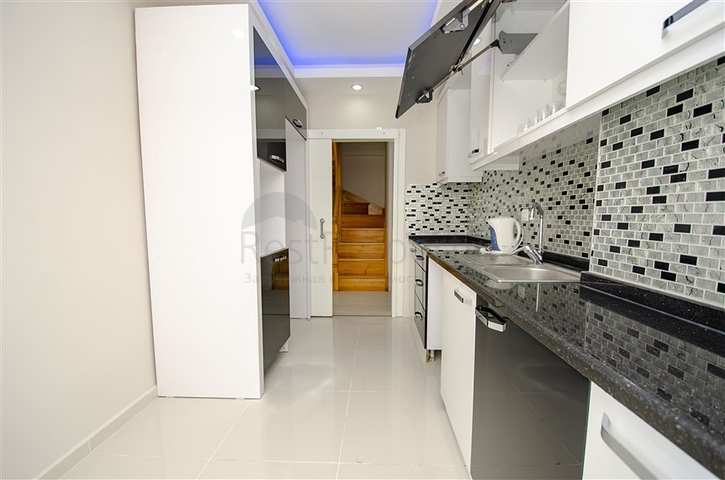 3+1 شقة في مجمع 600 م إلى البحر في منطقة لارا أنطاليا