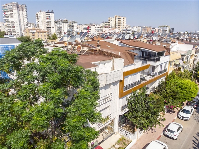 3+1 شقة في مجمع 600 م إلى البحر في منطقة لارا أنطاليا