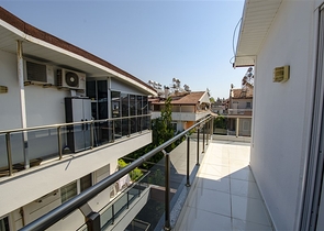 3+1 شقة في مجمع 600 م إلى البحر في منطقة لارا أنطاليا