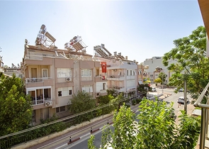 3+1 شقة في مجمع 600 م إلى البحر في منطقة لارا أنطاليا