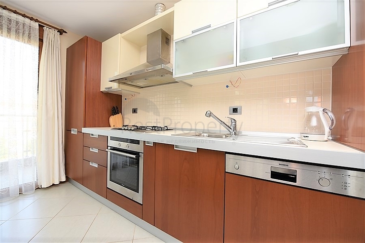 ضمن افخم مجمعات مركز الانيا - شقة مفروشة بتصميم غرفتين وصالة 