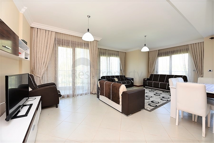 ضمن افخم مجمعات مركز الانيا - شقة مفروشة بتصميم غرفتين وصالة 