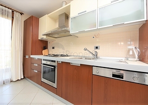 ضمن افخم مجمعات مركز الانيا - شقة مفروشة بتصميم غرفتين وصالة 