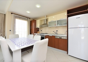 ضمن افخم مجمعات مركز الانيا - شقة مفروشة بتصميم غرفتين وصالة 