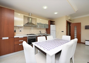 ضمن افخم مجمعات مركز الانيا - شقة مفروشة بتصميم غرفتين وصالة 