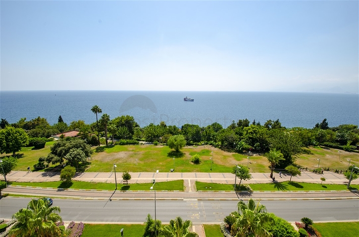 شقة 3 + 1 تطل على البحر الأبيض المتوسط في أنطاليا