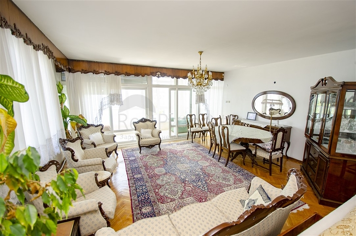 شقة 3 + 1 تطل على البحر الأبيض المتوسط في أنطاليا