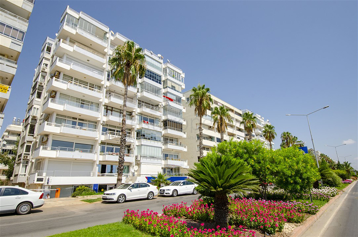 شقة 3 + 1 تطل على البحر الأبيض المتوسط في أنطاليا