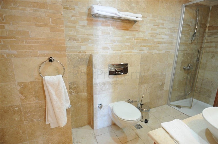 ضمن اشهر مجمعات الانيا - شقة مفروشة غرفتين وصالة 