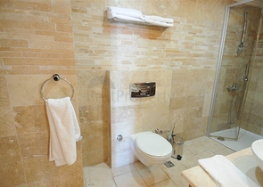 ضمن اشهر مجمعات الانيا - شقة مفروشة غرفتين وصالة 