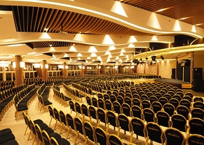 ضمن اشهر مجمعات الانيا - شقة مفروشة غرفتين وصالة 